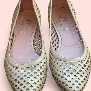Vero Cuoio Beige Perforated Flats. Size 7